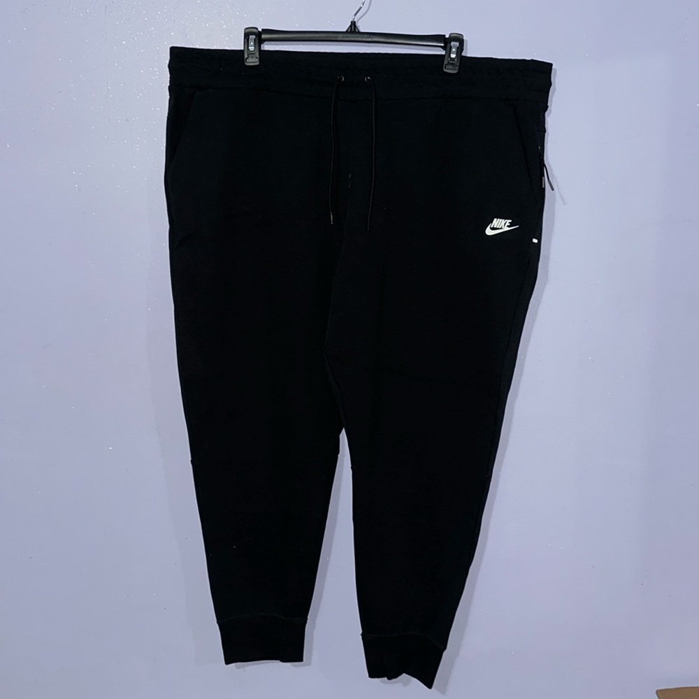 Black Nike Sweatpants w/ zip pocket